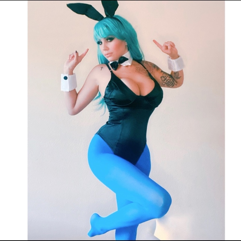 Bulma bunny cosplay